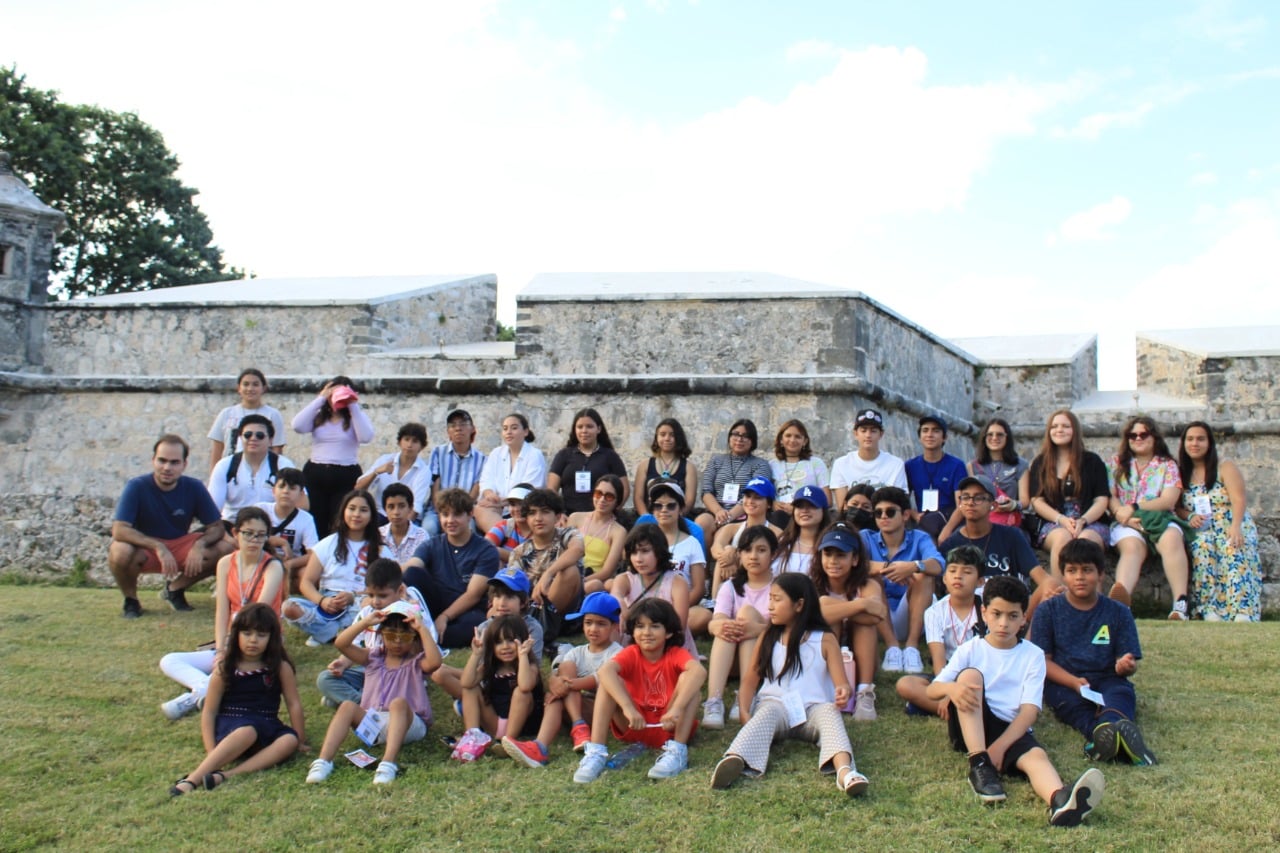 Niños y adolescentes asistentes al Congreso BusinessKids y BusinessTeens en Campeche, México